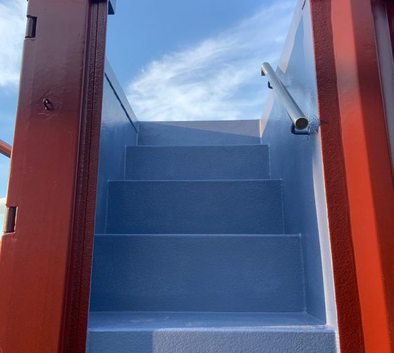 Containerpooltreppe
